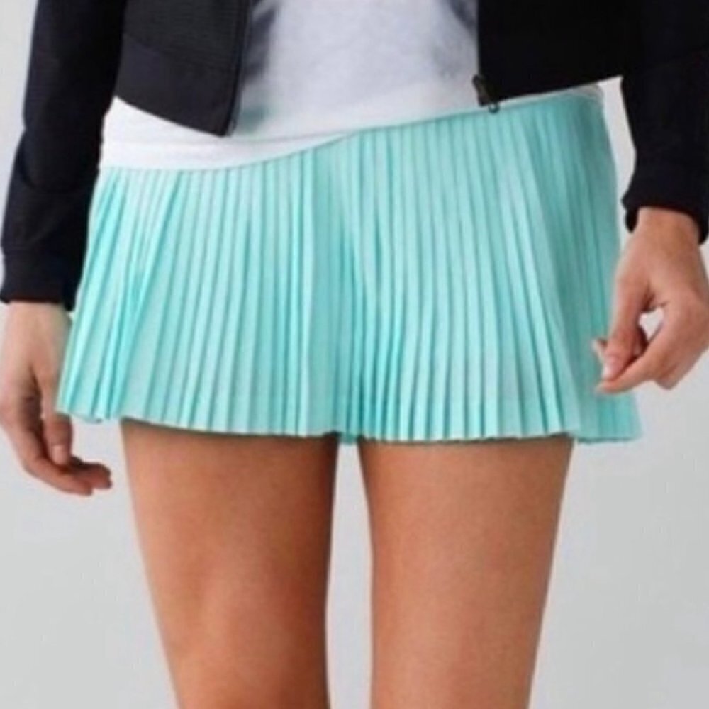 Lululemon Pleat to Street Pleated Skort Aquamarine‎ Leopard Tranquil Blue Size 8
